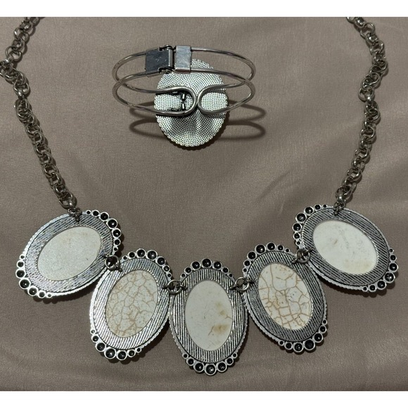 Paparazzi Prairie Goddess White Nevlsce‎ And Matching Bracelet - Picture 6 of 7